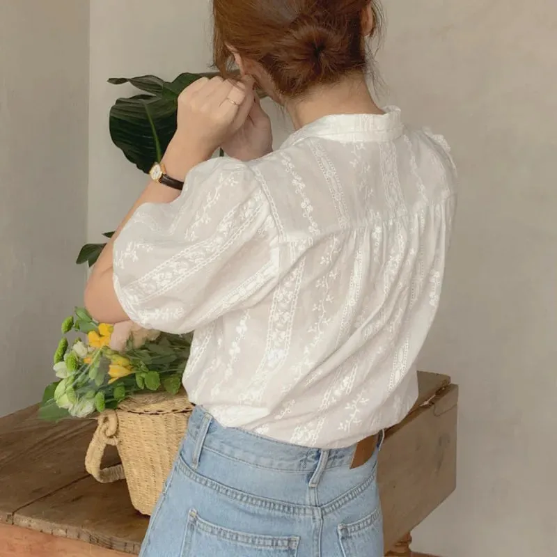 Summer Fashion Floral/Polka Dots Embroidery Short Sleeve Korean Loose White Lace Cardigan Blouse